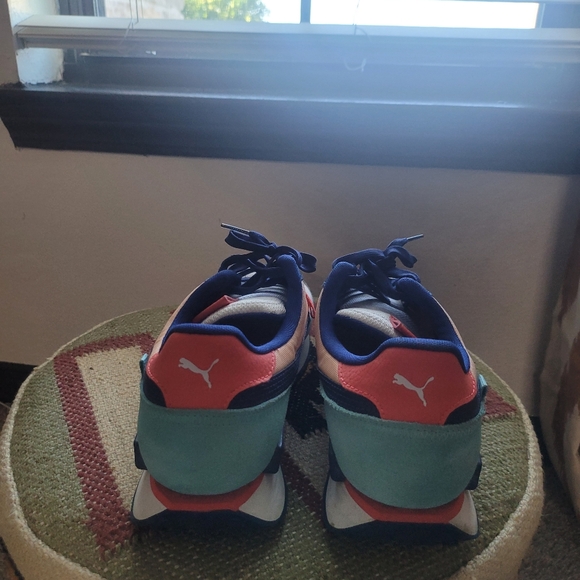 Puma - Picture 4 of 5